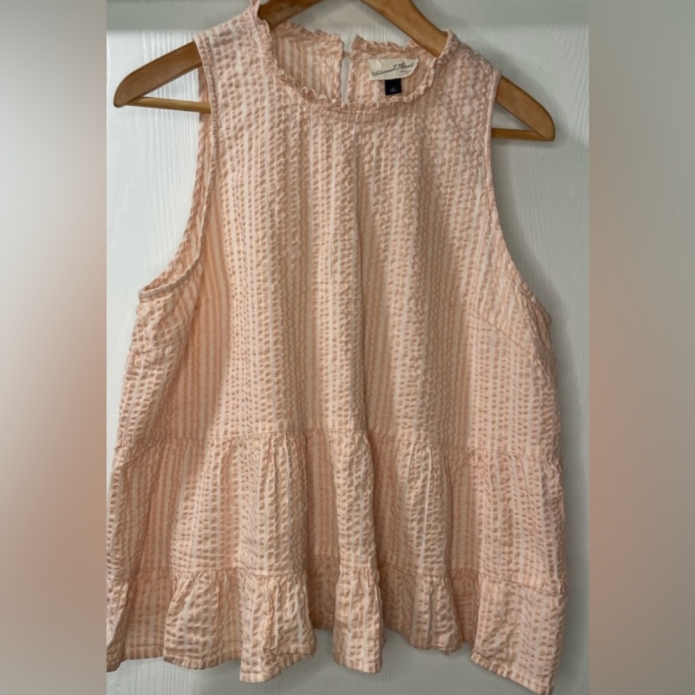 Women’s Universal Thread peach and white striped tiered peplum top in size XXL